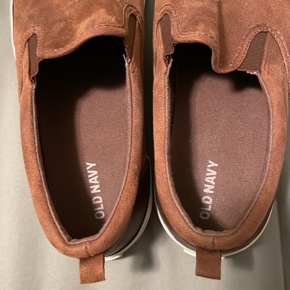 Old Navy slip-on boys faux-leather shoes size 6 *great condition* - Picture 4 of 8